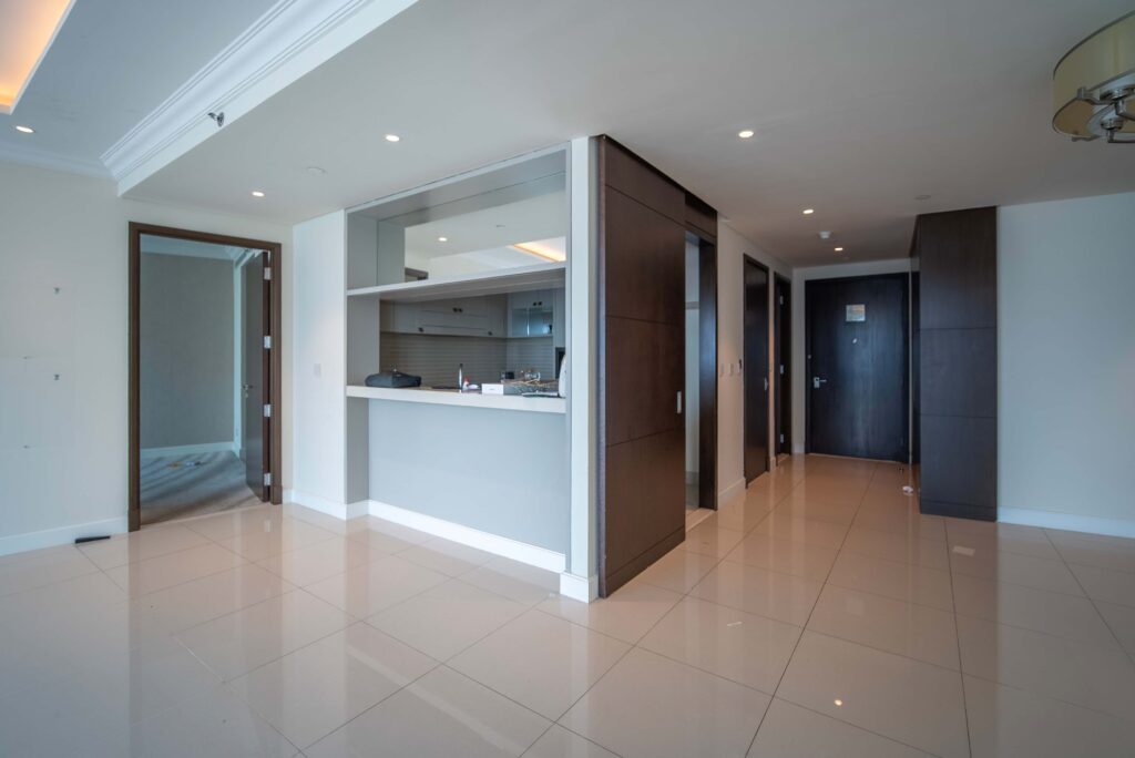 Adress Fountain View APT 2703