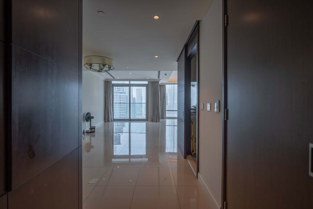 Adress Fountain View APT 2703