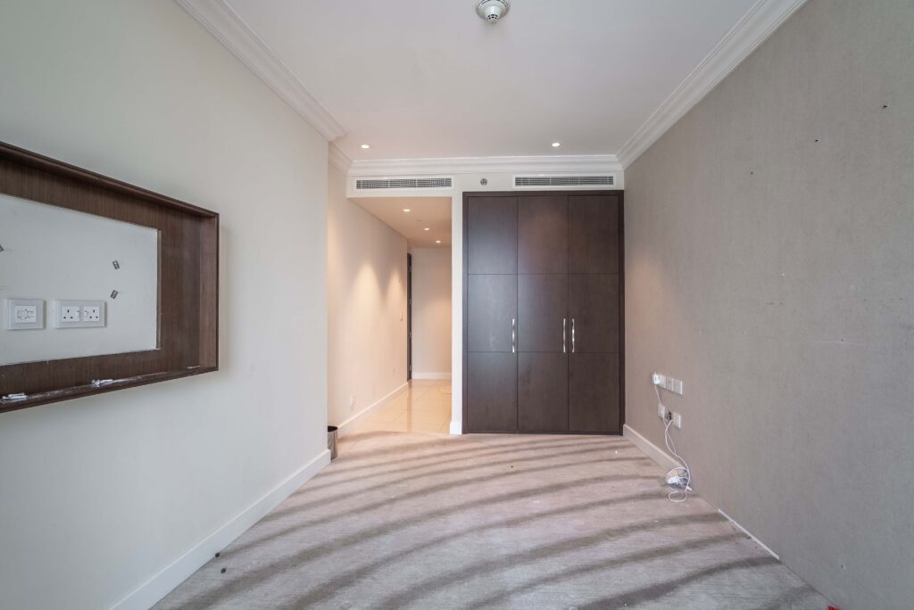 Adress Fountain View APT 2703